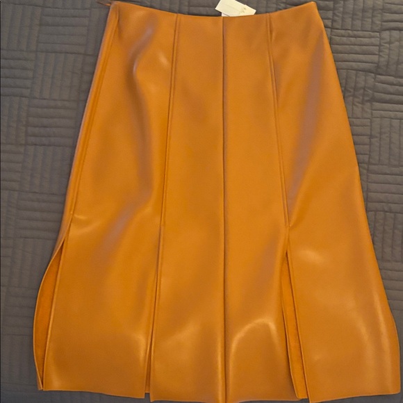 Banana Republic A-Line Faux Leather Skirt in Warm Tan - Picture 3 of 4